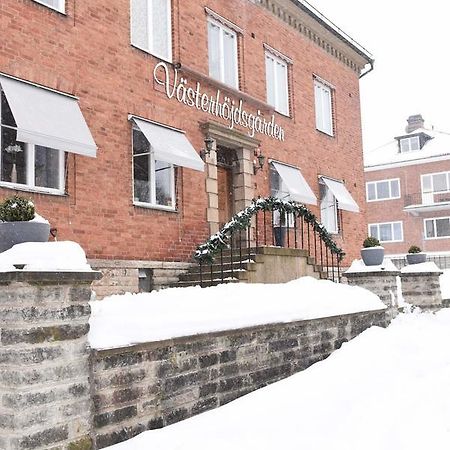Vaesterhoejdsgarden Skovde Bagian luar foto