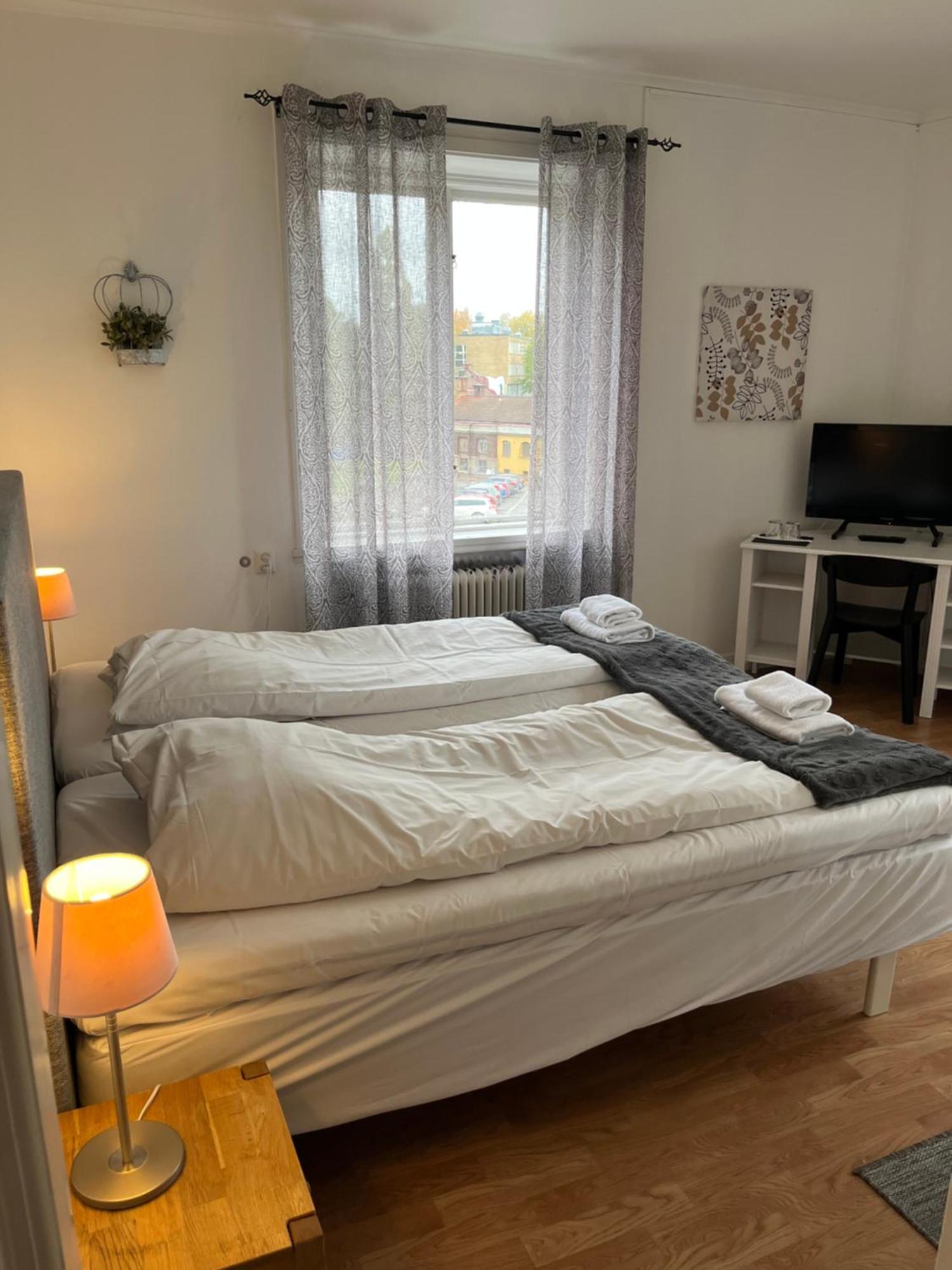 Vaesterhoejdsgarden Skovde Bagian luar foto