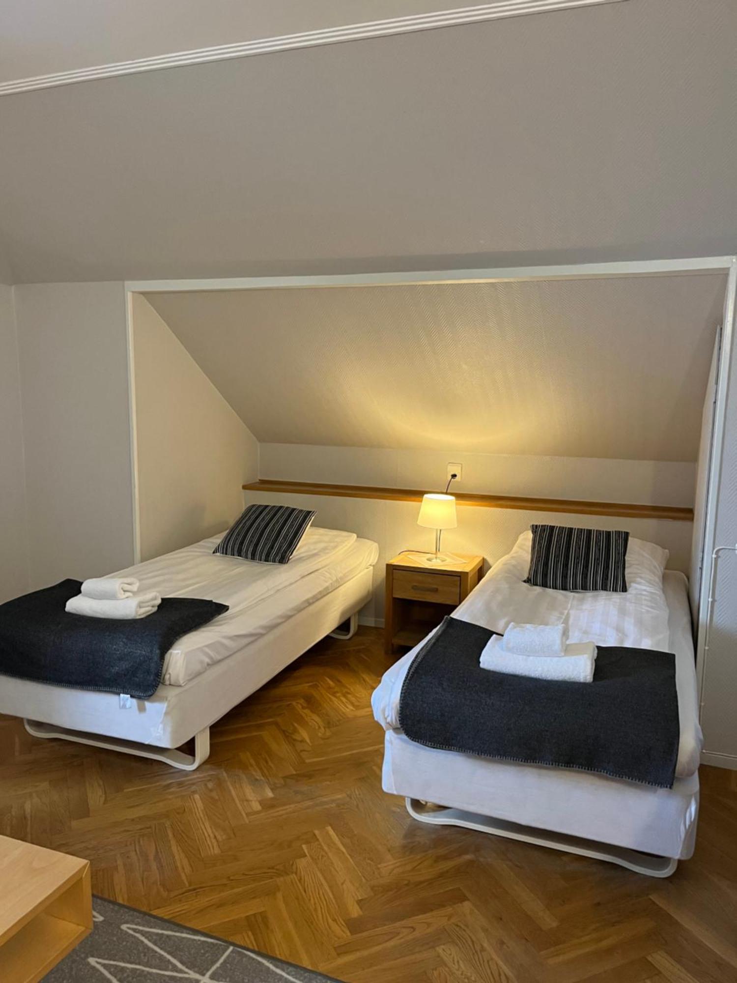 Vaesterhoejdsgarden Skovde Bagian luar foto