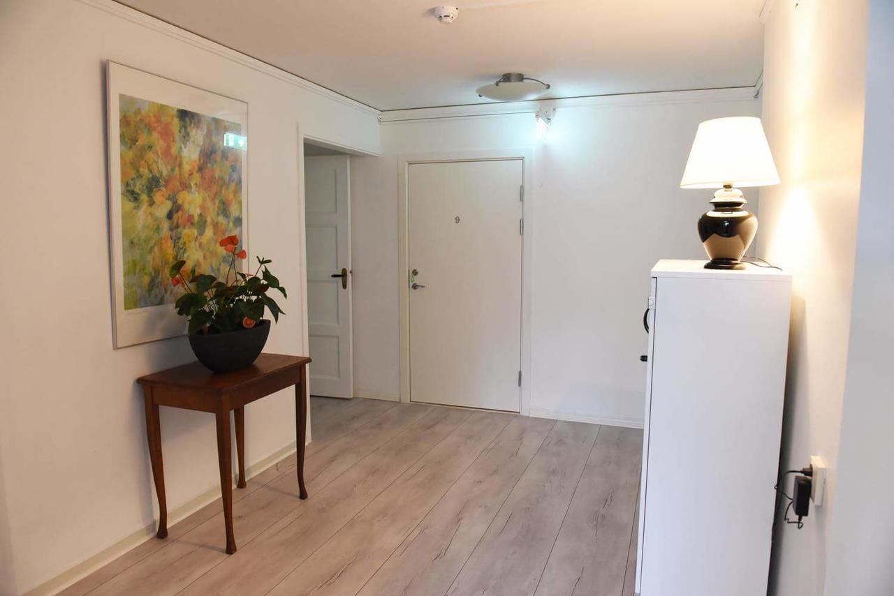 Vaesterhoejdsgarden Skovde Bagian luar foto