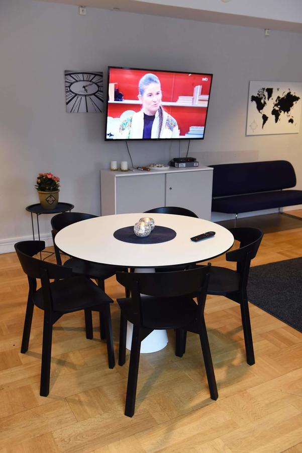Vaesterhoejdsgarden Skovde Bagian luar foto