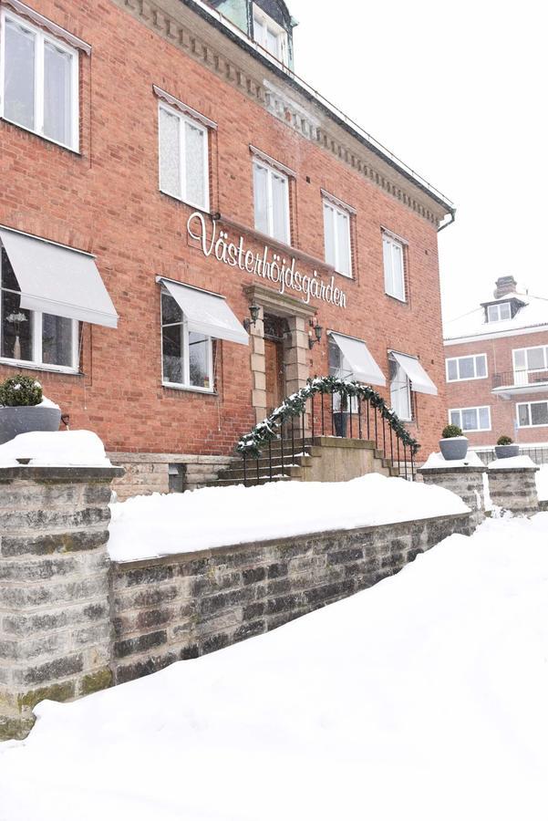 Vaesterhoejdsgarden Skovde Bagian luar foto